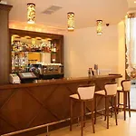 Club Hotel