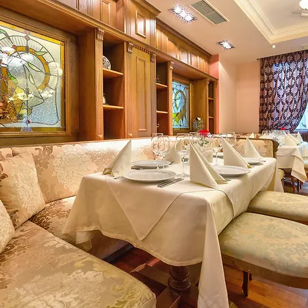 Club Hotel 4*