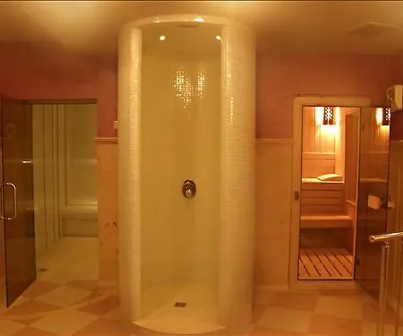 Club Hotel